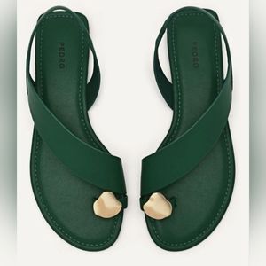 NWOT Green Toe Loop Sandals